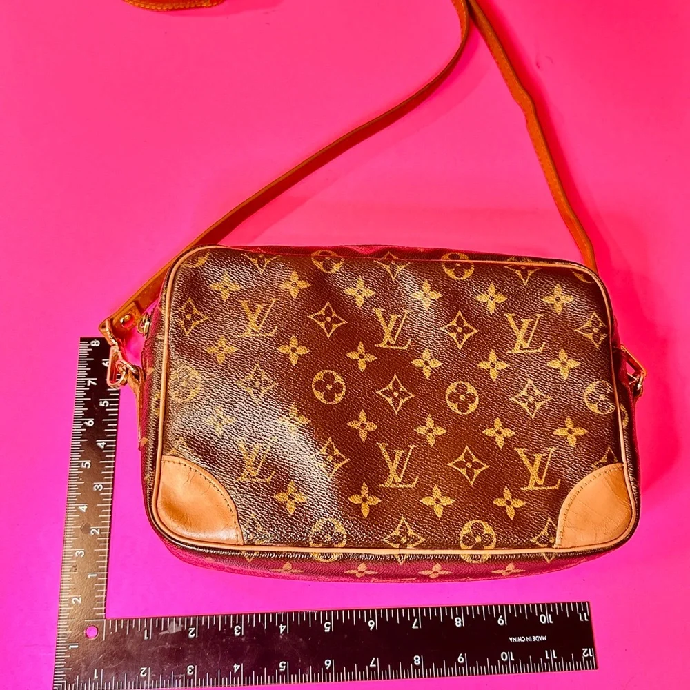 Louis Vuitton Monogram Brown and Tan Crossbody Bag - Picture 4 of 15